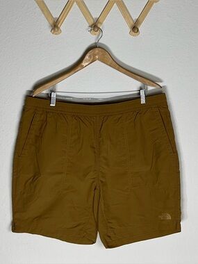 THE NORTH FACE • Men’s Outdoor Shorts